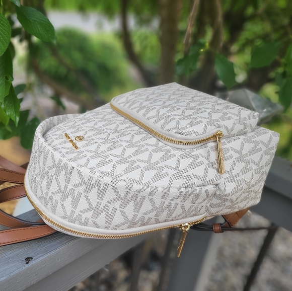 🔥SOLD🔥MICHAEL KORS🌻 ERIN MEDIUM MK LOGO SIGNATURE BACKPACK🎒 - Picture 8 of 13